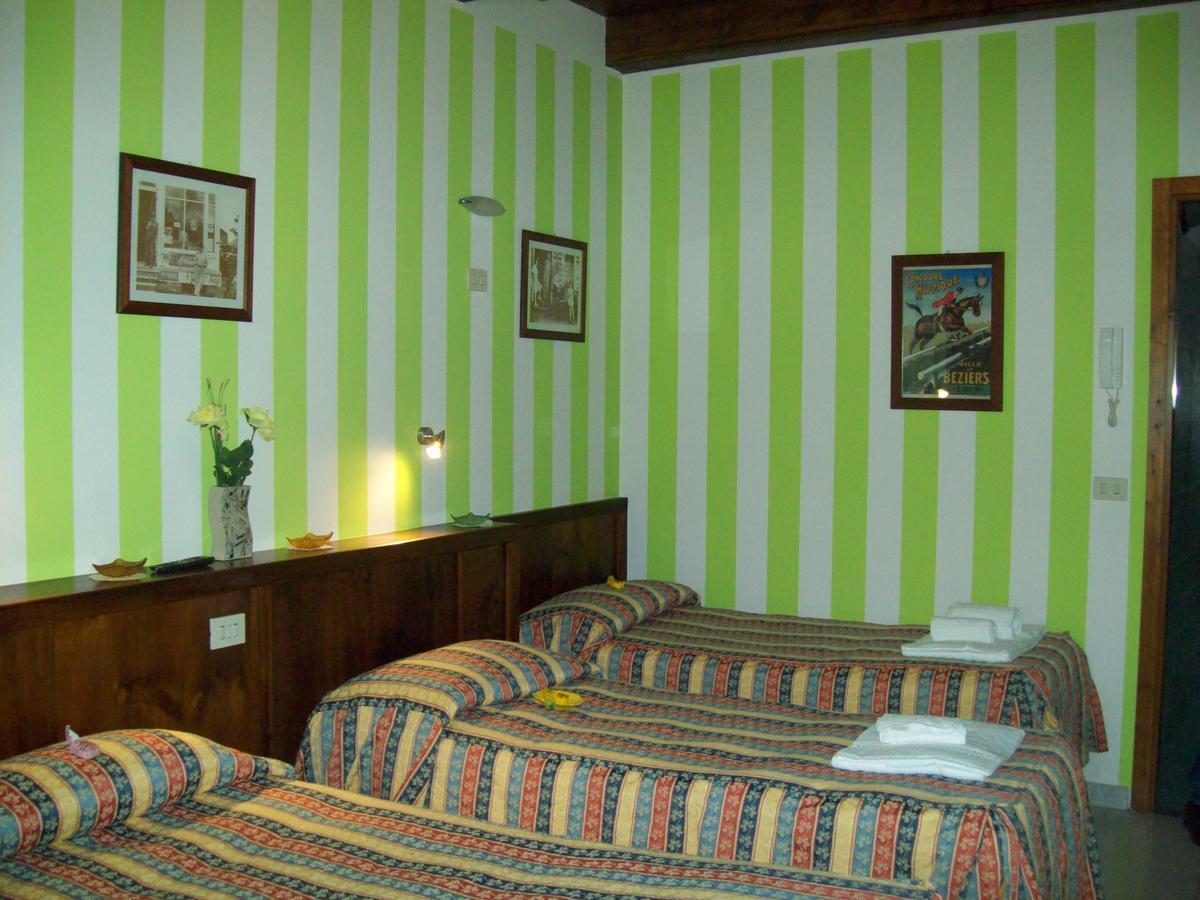 Hotel Excalibur Revello Ngoại thất bức ảnh