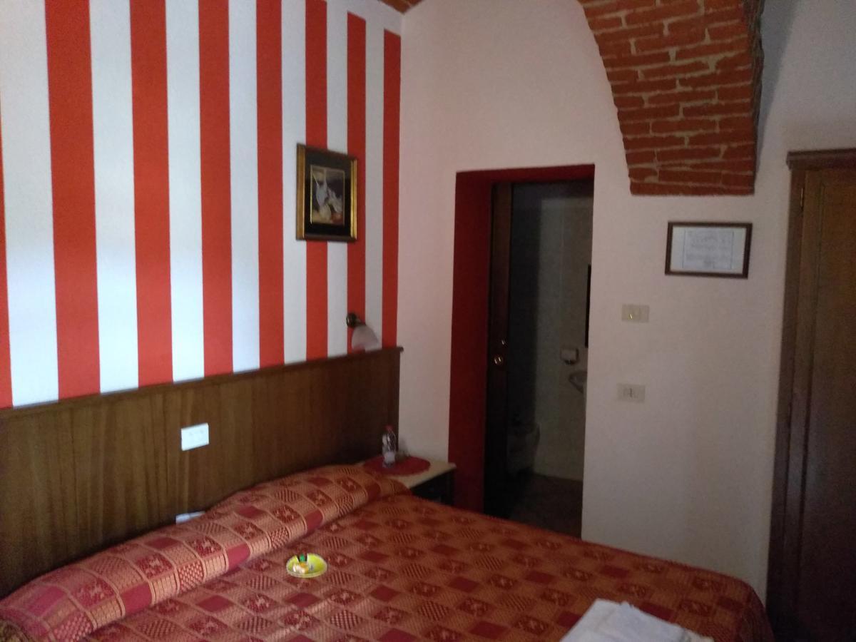 Hotel Excalibur Revello Ngoại thất bức ảnh